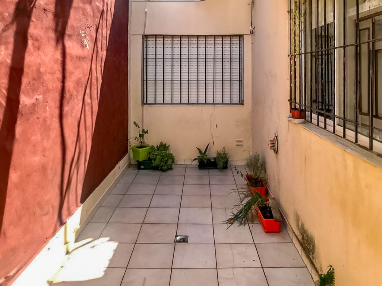 PERMUTA/VENTA/FINANCIACION Casa de pasillo unico 2 dormitorios y patio, Barrio Azcuenaga, Rosario.