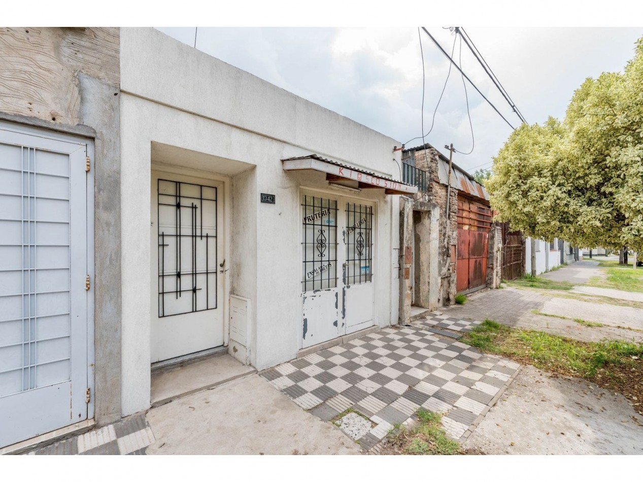 Permuta/Venta casa de 3 dormitorios con patio, Barrio Belgrano - Rosario