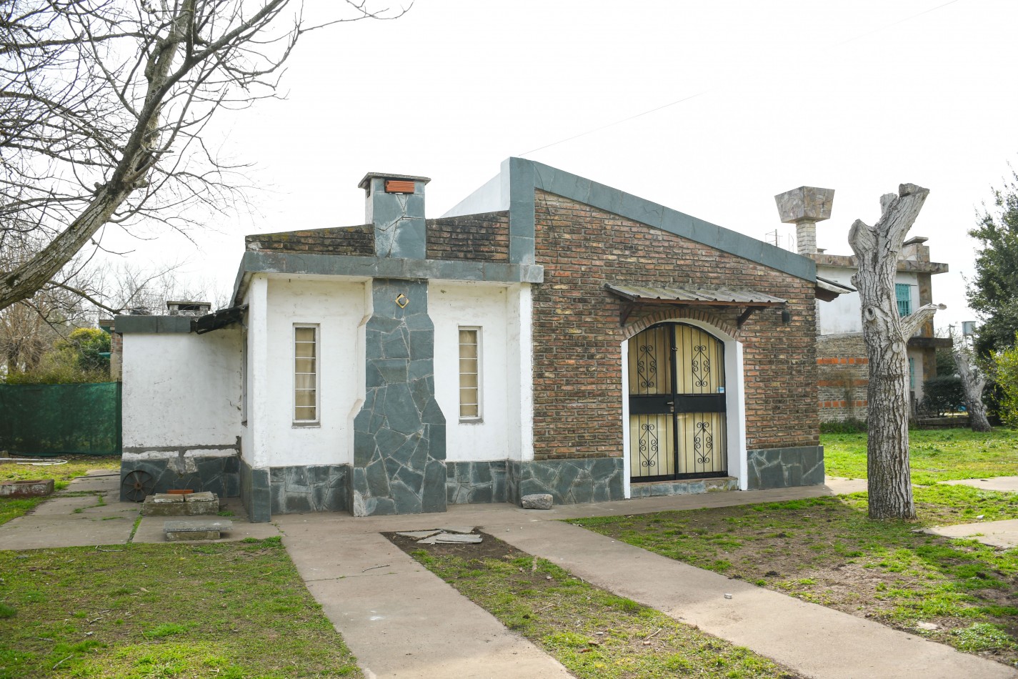 1 DORMITORIO CON PILETA - LOS PINOS - ALVAREZ